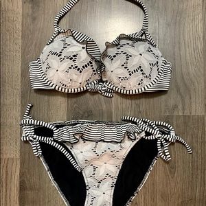 Victoria Secret 32B 34A S Lace Ruffle bikini NWOT